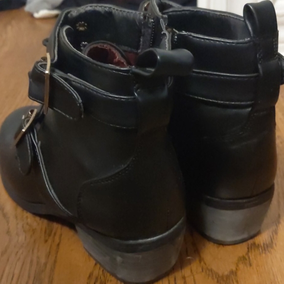 Shoes/booties - Picture 3 of 3